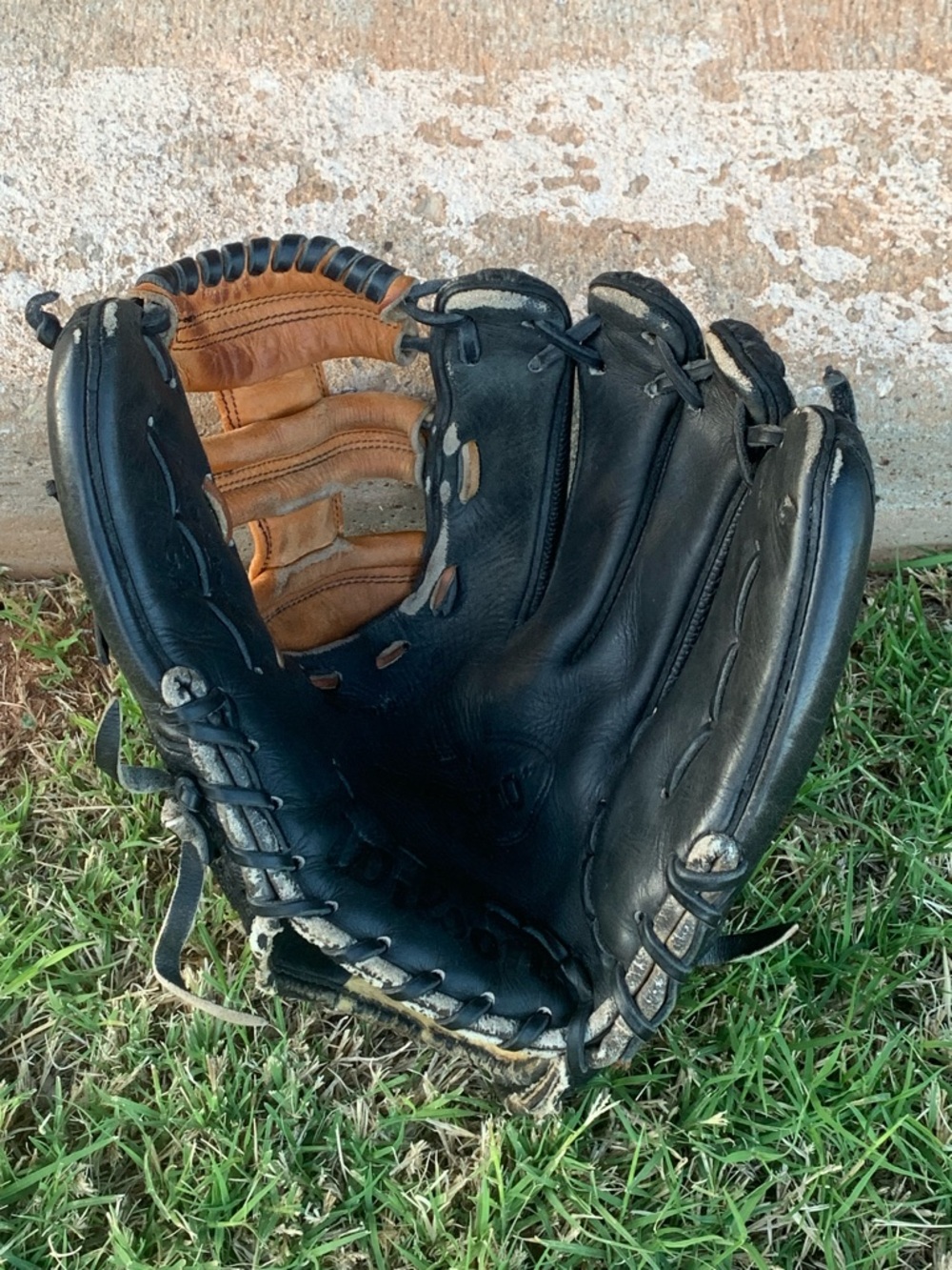Wilson A2000 G4 Pro-Stock Dual Welt Broken In 11.5” Baseball Glove RHT